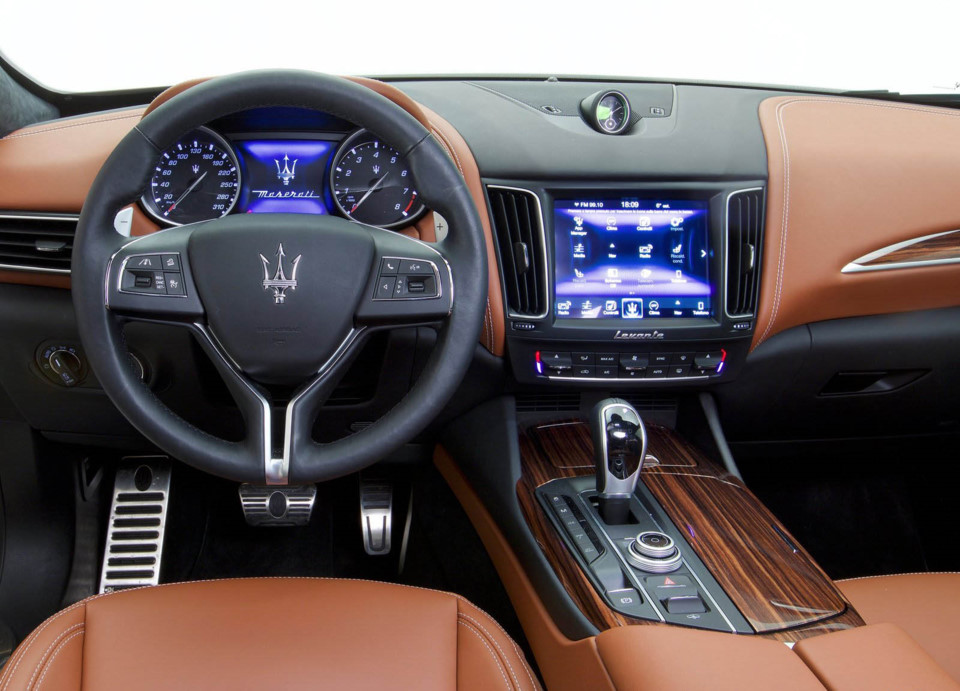 noi-that-xe-Maserati