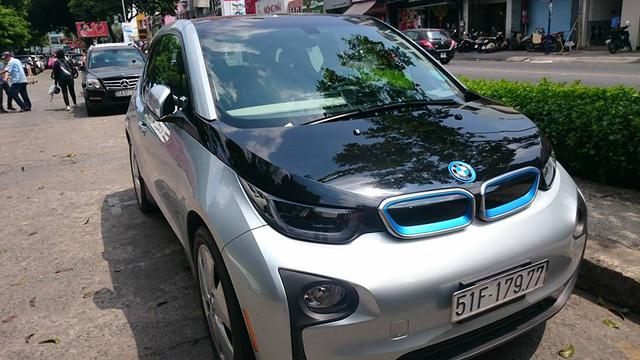 Xe điện BMW i3 của ông chủ Mai Linh tái xuất tại Sài thành