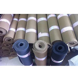 Thảm lót sàn cao su cho xe hơi.