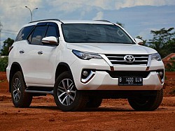 ​Sơn phủ gầm chống rỉ sét cho Toyota Fortuner