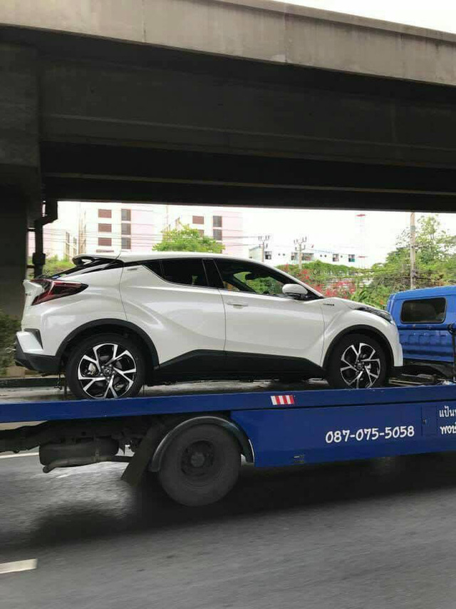 Crossover cỡ nhỏ Toyota C-HR xuất hiện trần trụi tại Thái Lan - Ảnh 2.