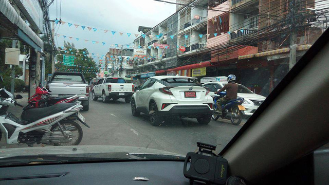 Crossover cỡ nhỏ Toyota C-HR xuất hiện trần trụi tại Thái Lan - Ảnh 3.