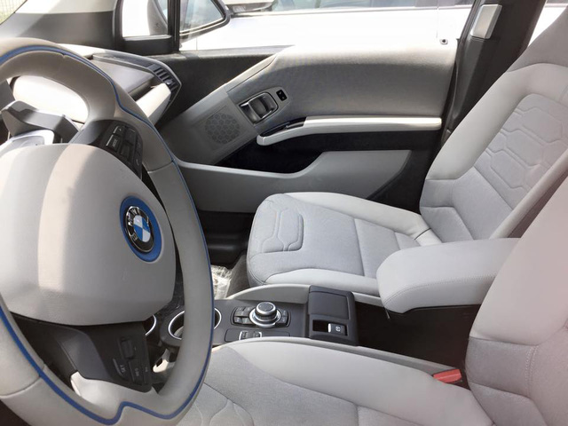 Xe điện BMW i3 của ông chủ Mai Linh tái xuất tại Sài thành - Ảnh 7.