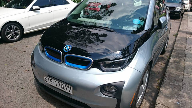 Xe điện BMW i3 của ông chủ Mai Linh tái xuất tại Sài thành - Ảnh 2.