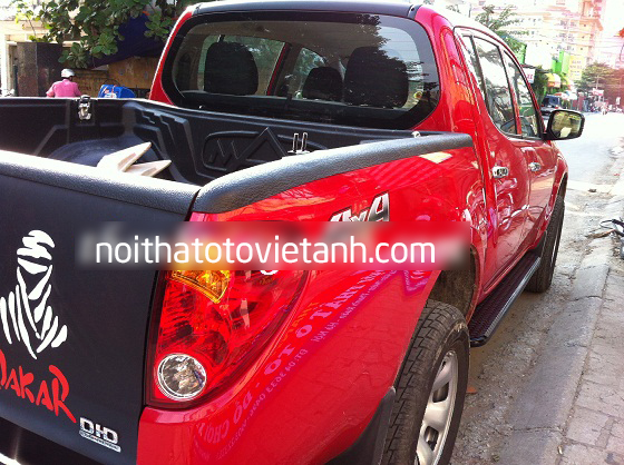 bac-len-xuong-cho-xe-triton