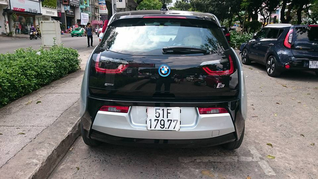Xe điện BMW i3 của ông chủ Mai Linh tái xuất tại Sài thành - Ảnh 5.